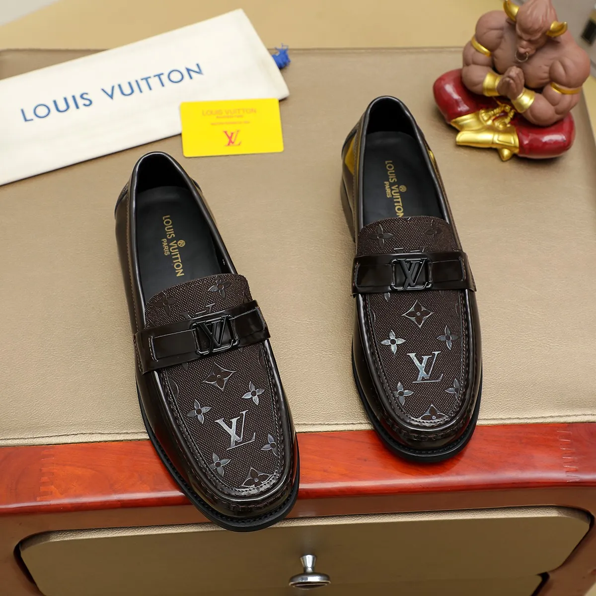 Men's shoes 💰 460 💰 Louis Vuitton LV ® 🆕 model 🔛Full shoe counter, first layer cowhide, 🐂leather lined casual shoes for men, super soft outsole, essential for driving. Counter synchronization, original first layer cowhide, completely 1:1 mold customization🌹top version, color optional! Number: 39-44 (customized at 38.45)